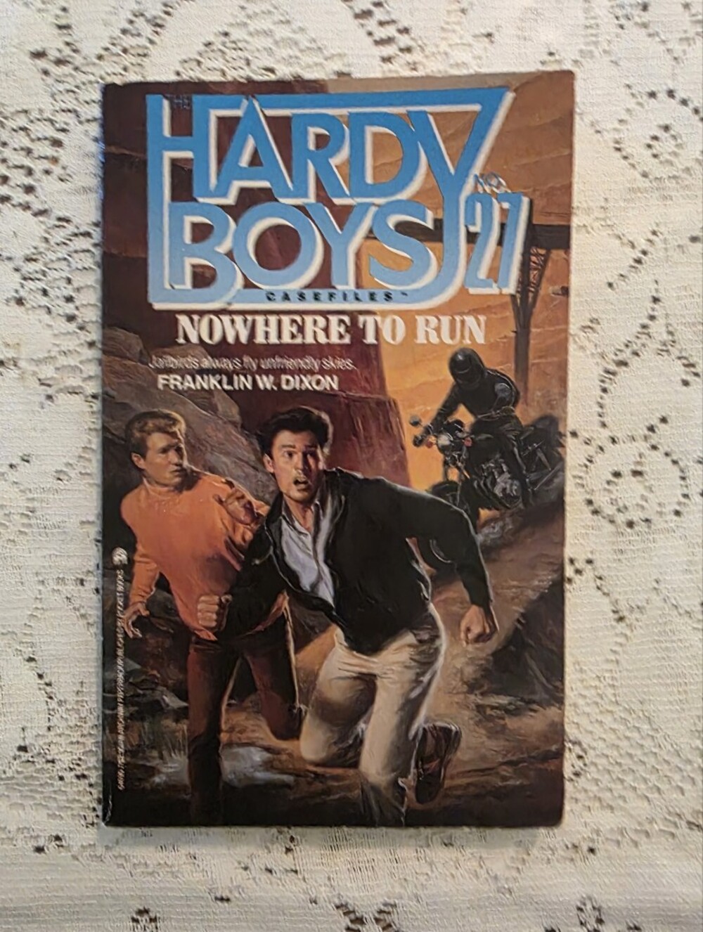 Hardy Boys Casefiles No. 27 Nowhere to Run Franklin W. Dixon Paperback